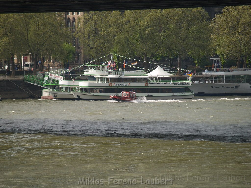 Uebungsfahrt Loeschboot und Ursula P64.JPG